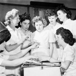Ex-servicewomen_learning_manicure_techniques-760x567